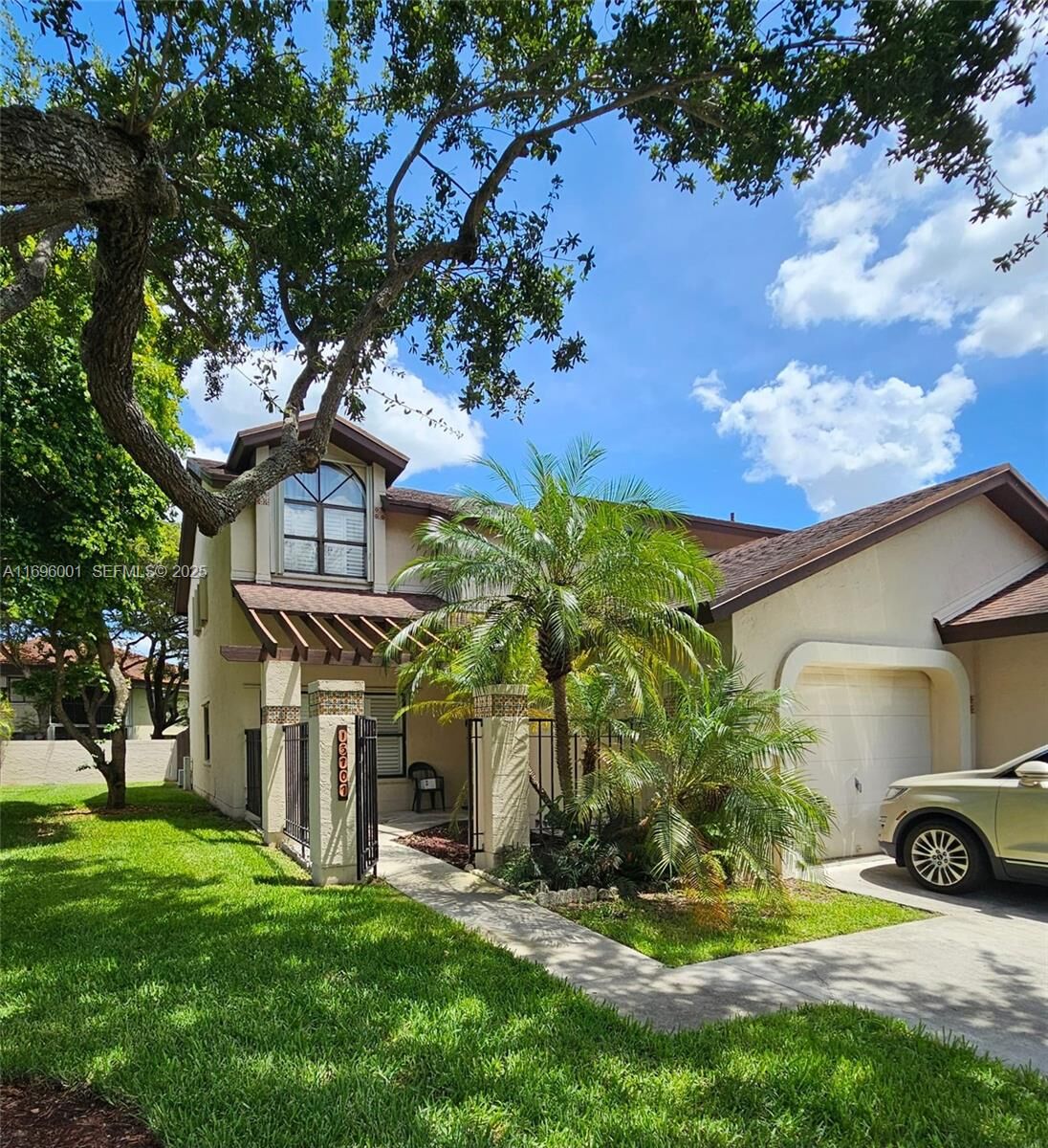 Property Photo: 13707 SW 100th Ter 13707 FL 33186