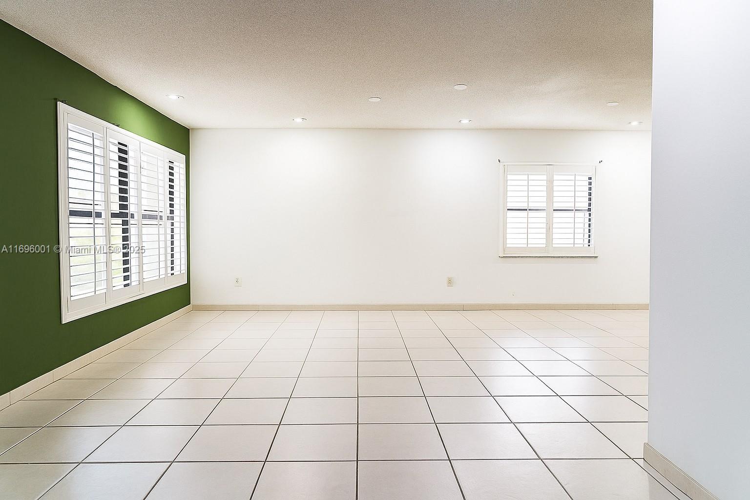 Property Photo:  13707 SW 100th Ter 13707  FL 33186 