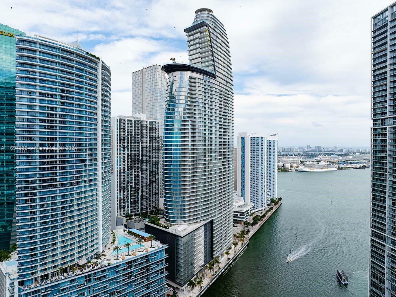 Property Photo:  300 Biscayne Blvd Way 4207  FL 33131 