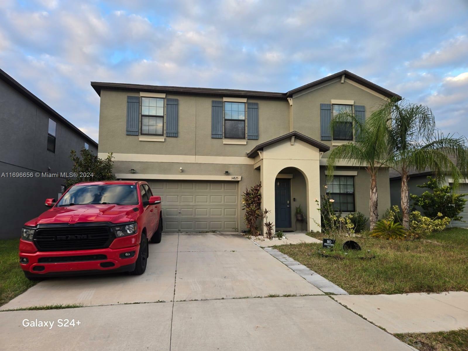 Property Photo:  14825 Crescent Rock Drive  FL 33598 