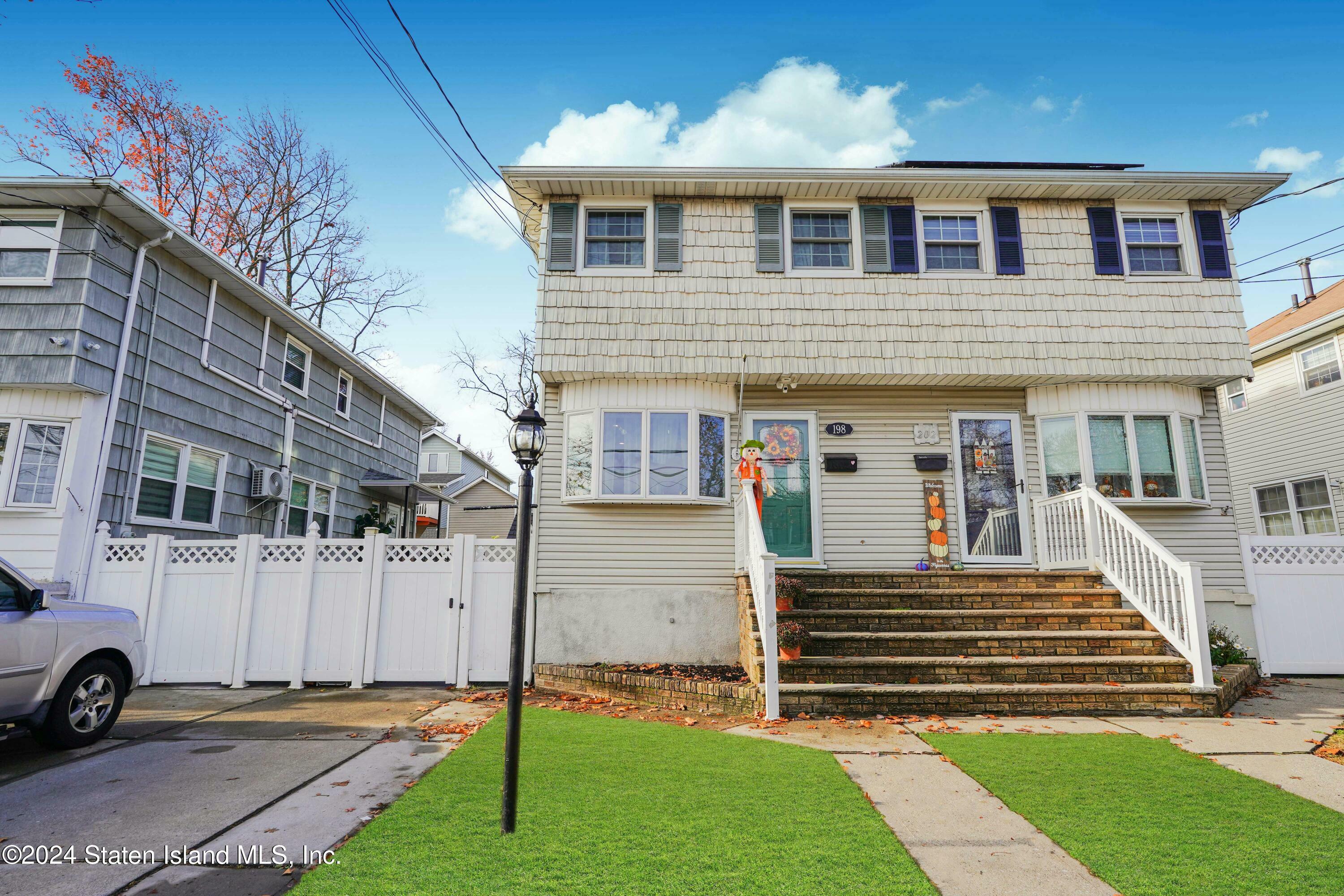 Property Photo:  198 Robinson Avenue  NY 10312 