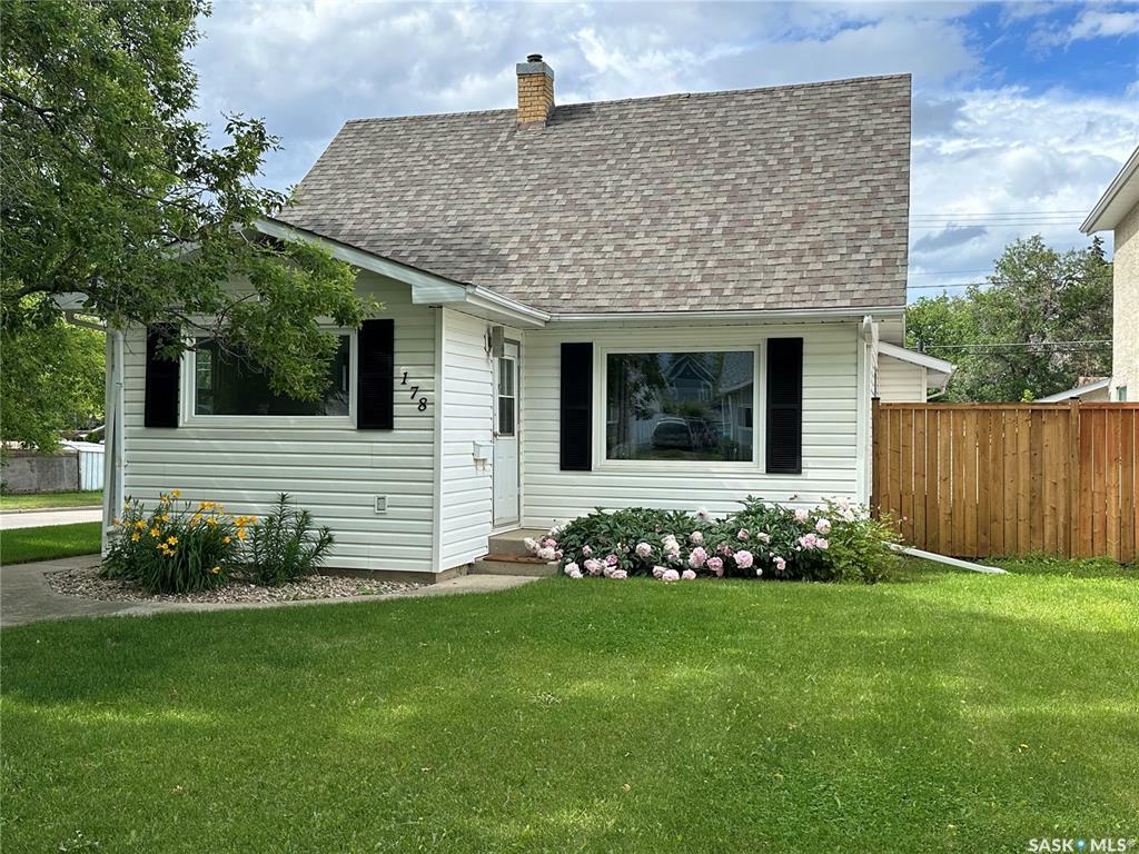 Property Photo:  178 Duffield Street W  SK S6H 5H3 