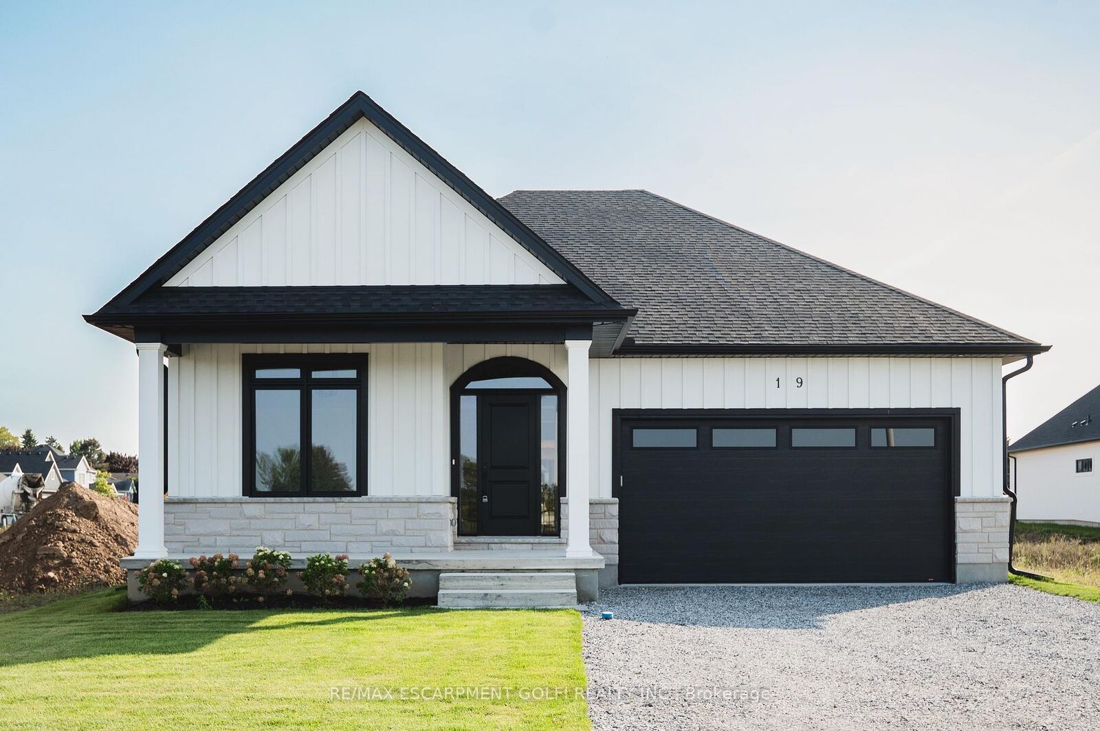 Property Photo: 19 Oakley Drive ON L0S 1N0