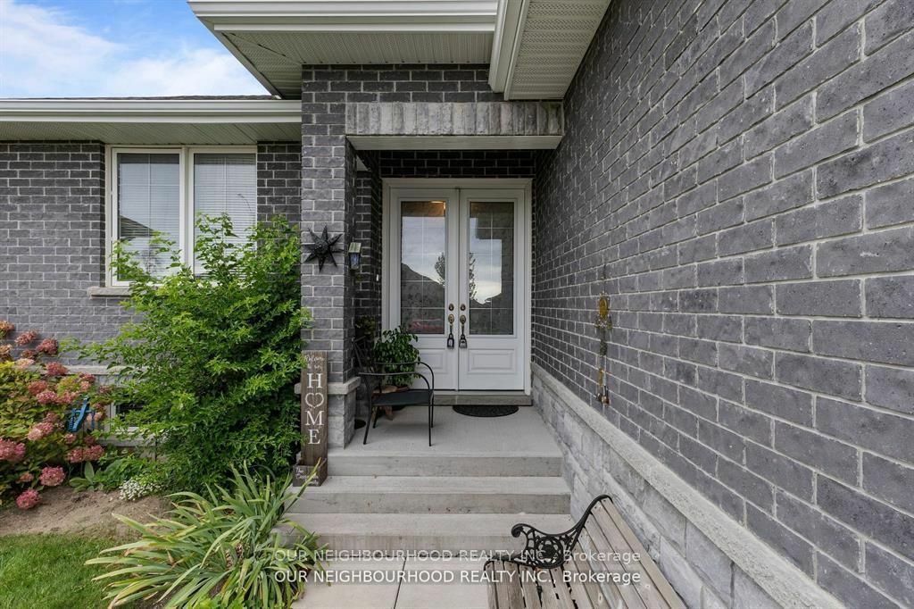 Property Photo:  52 McIntosh Cres  ON K0K 1B0 