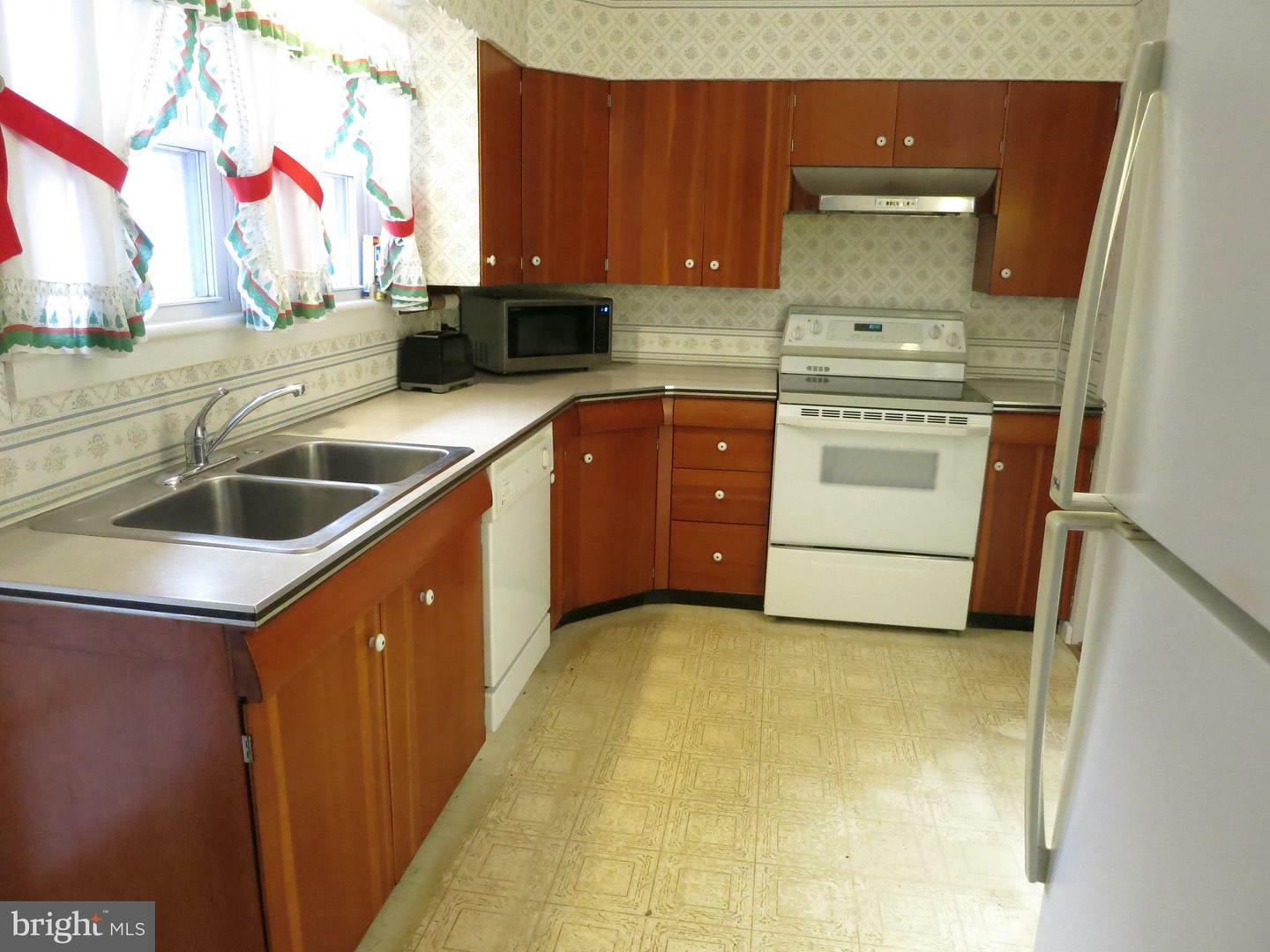 Property Photo:  218 W Railroad Avenue  NJ 08012 