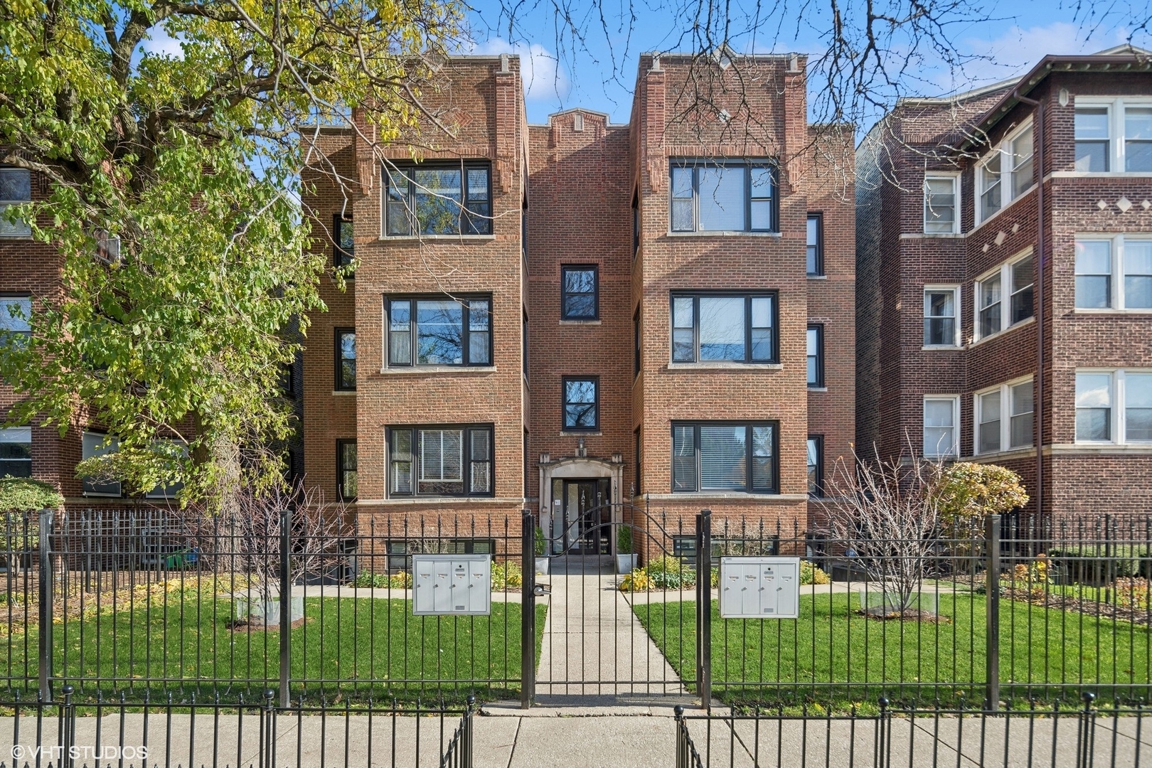 Property Photo:  4407 N Beacon Street 1S  IL 60640 