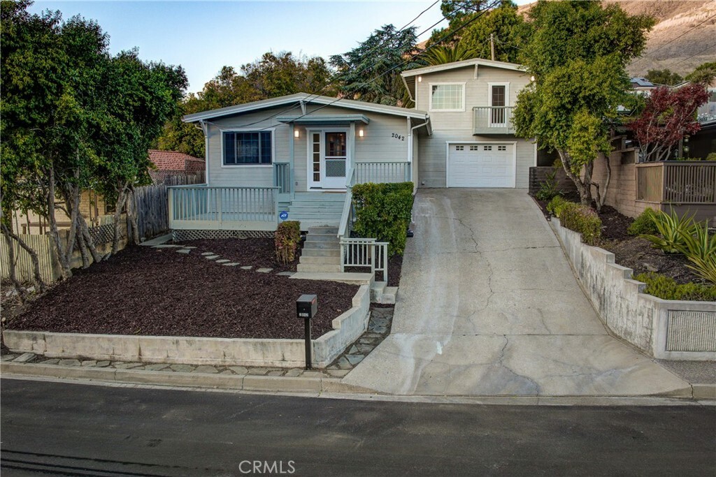 Property Photo:  2042 Hays Street  CA 93405 