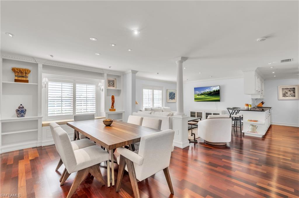 Property Photo: 271 Broad Ave S 202 FL 34102