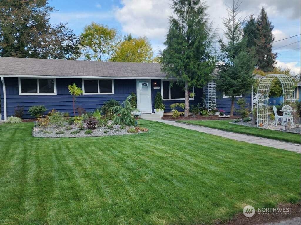 Property Photo:  4009 219th Street SW  WA 98043 