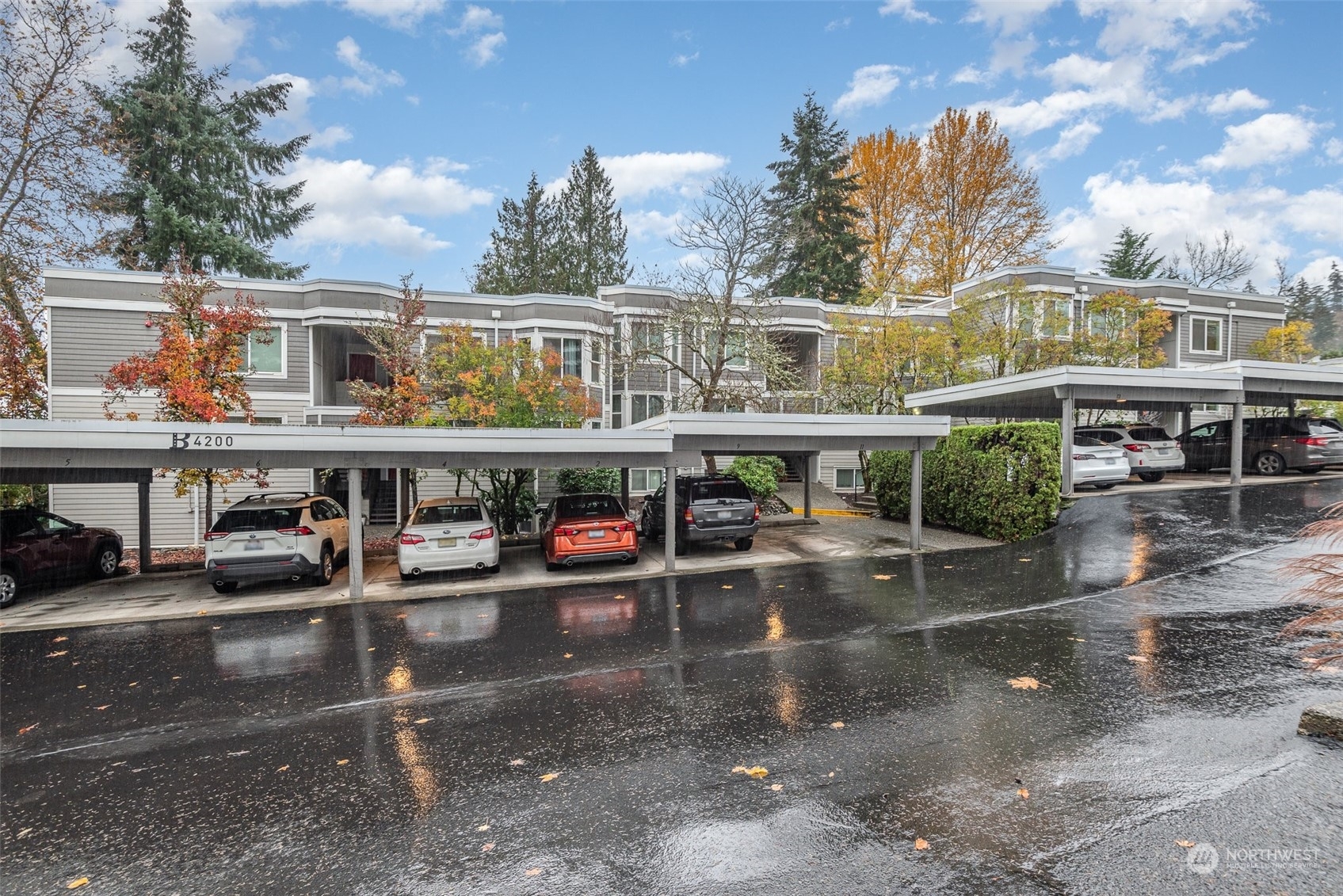 Property Photo:  4200  Factoria Boulevard SE B4  WA 98006 