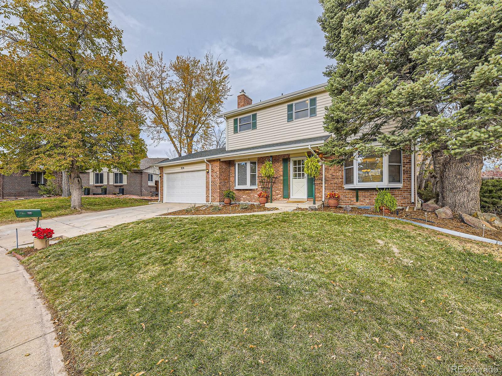 Property Photo: 824 S Nelson Way CO 80226