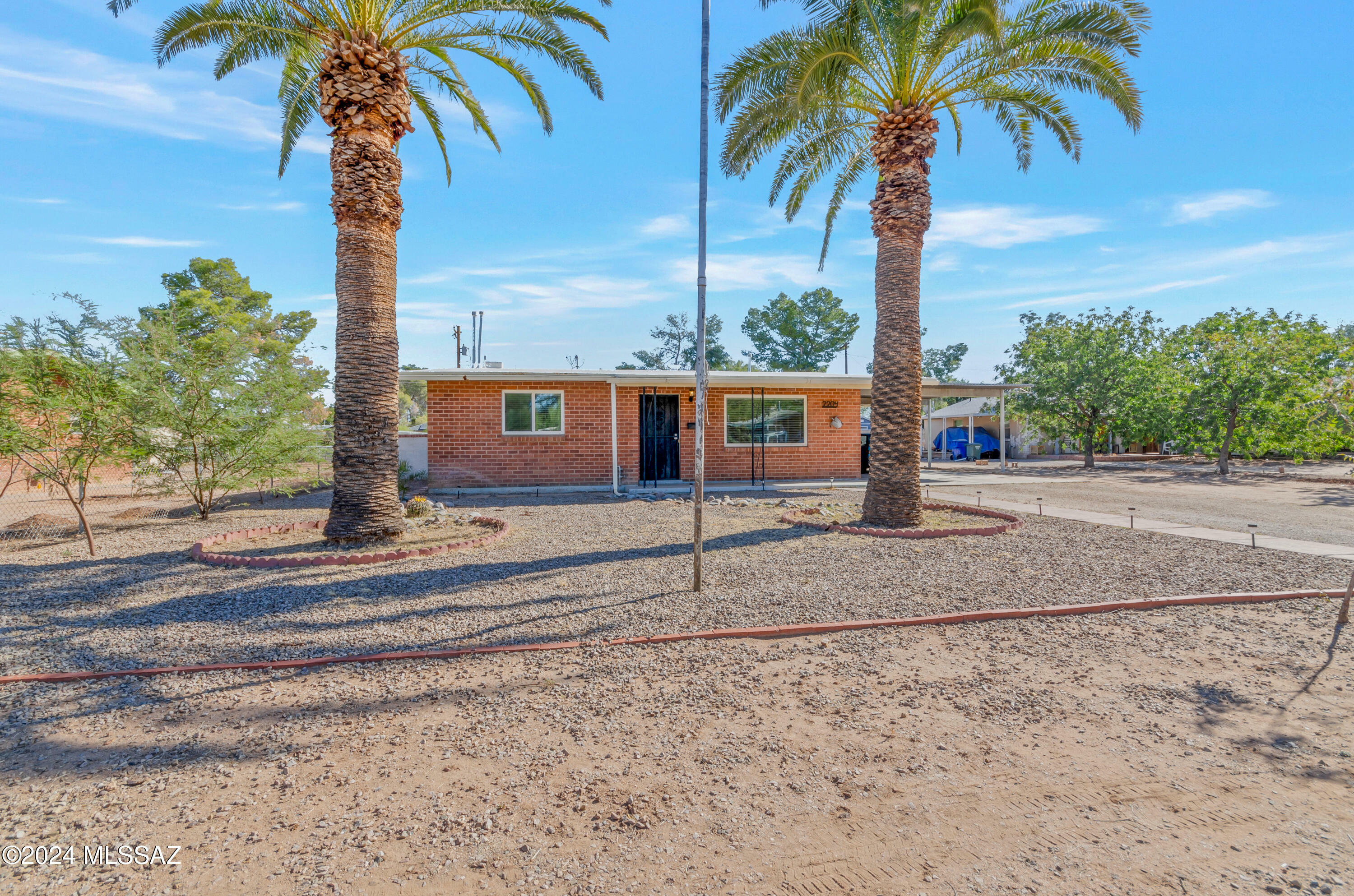 Property Photo:  2204 N Sycamore Boulevard  AZ 85712 