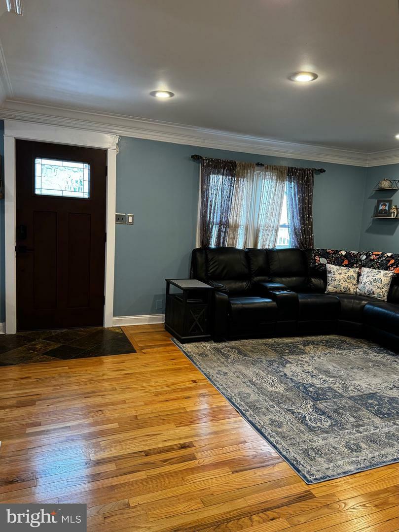 Property Photo:  2806 Meyer Avenue  PA 19038 