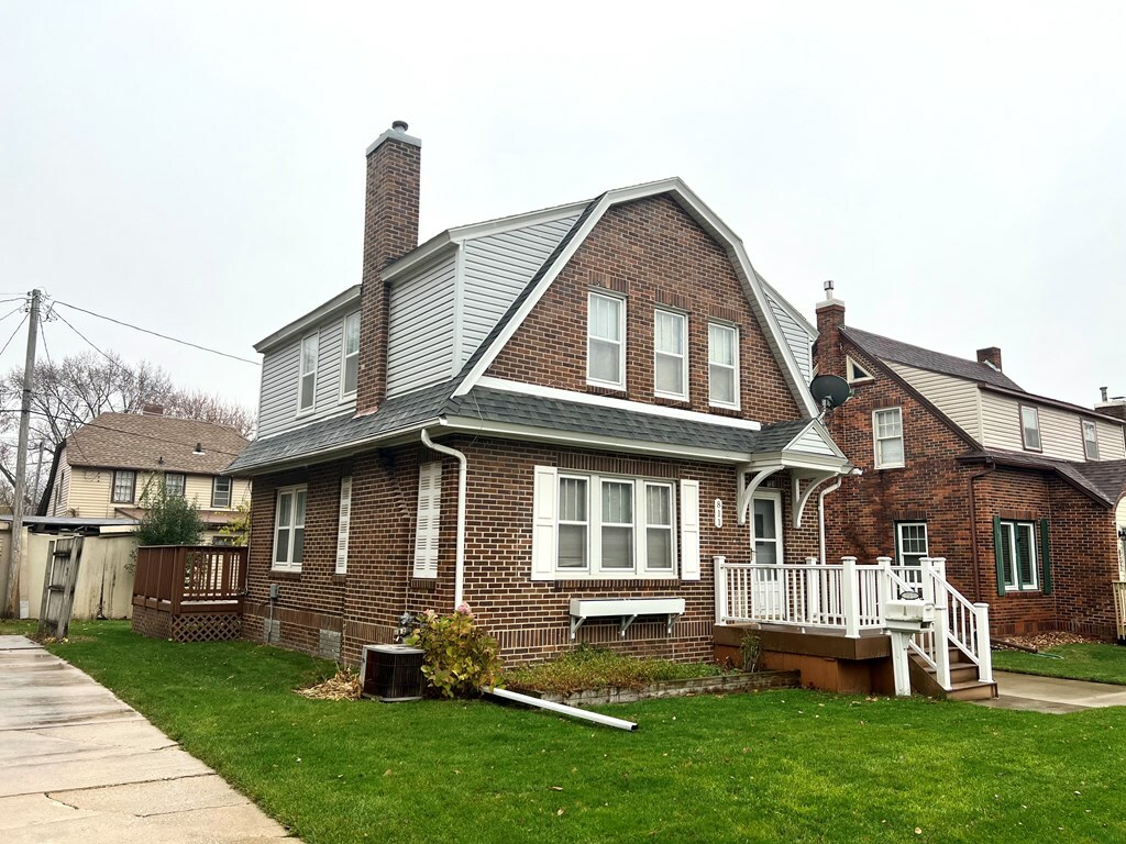 Property Photo: 811 N 21st St IA 50501