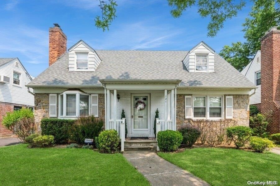 Property Photo:  121 Lawrence Street  NY 11040 