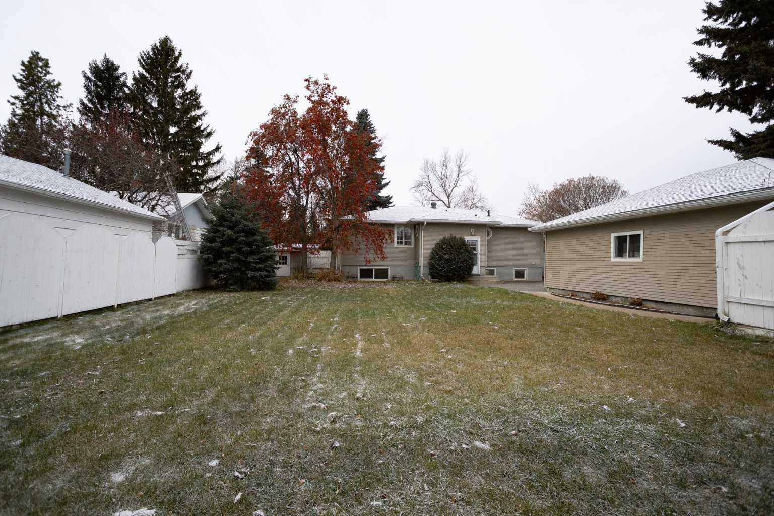 Property Photo:  3537 Spruce Drive  AB T4N 3N8 