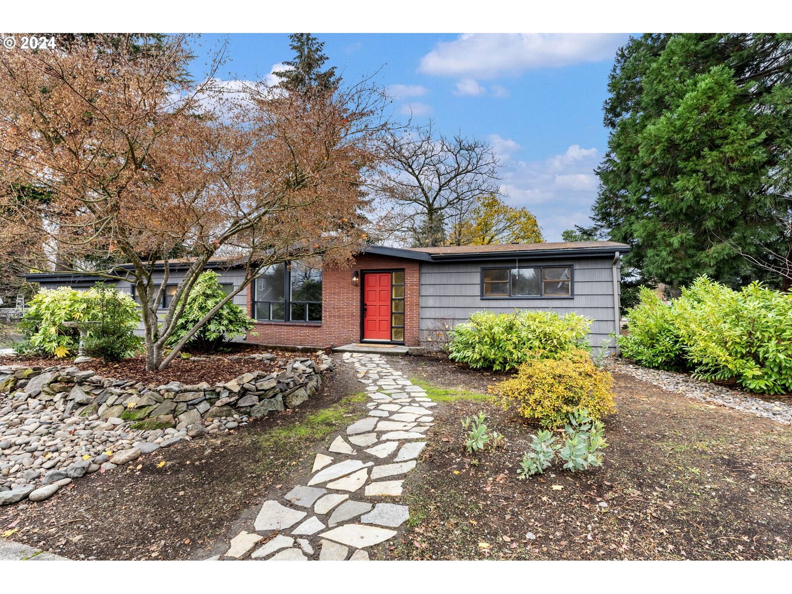 Property Photo:  515 Columbia Ridge Dr  WA 98664 