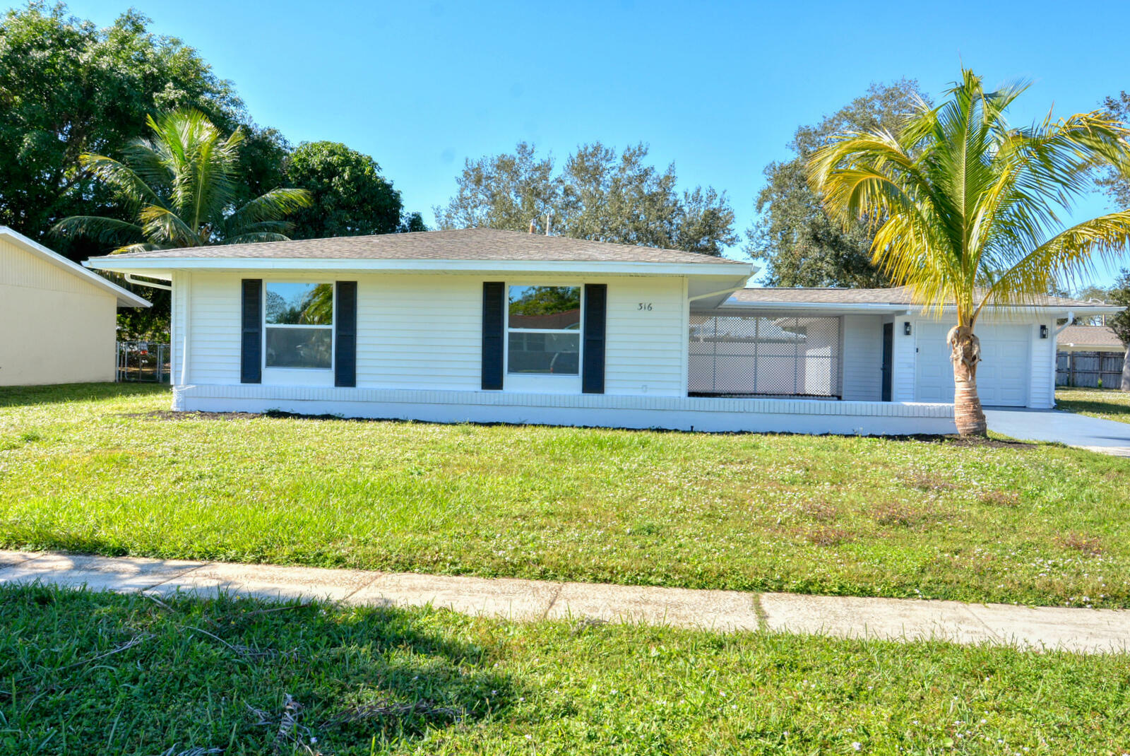 Property Photo:  316 NE Orchard Street  FL 34983 