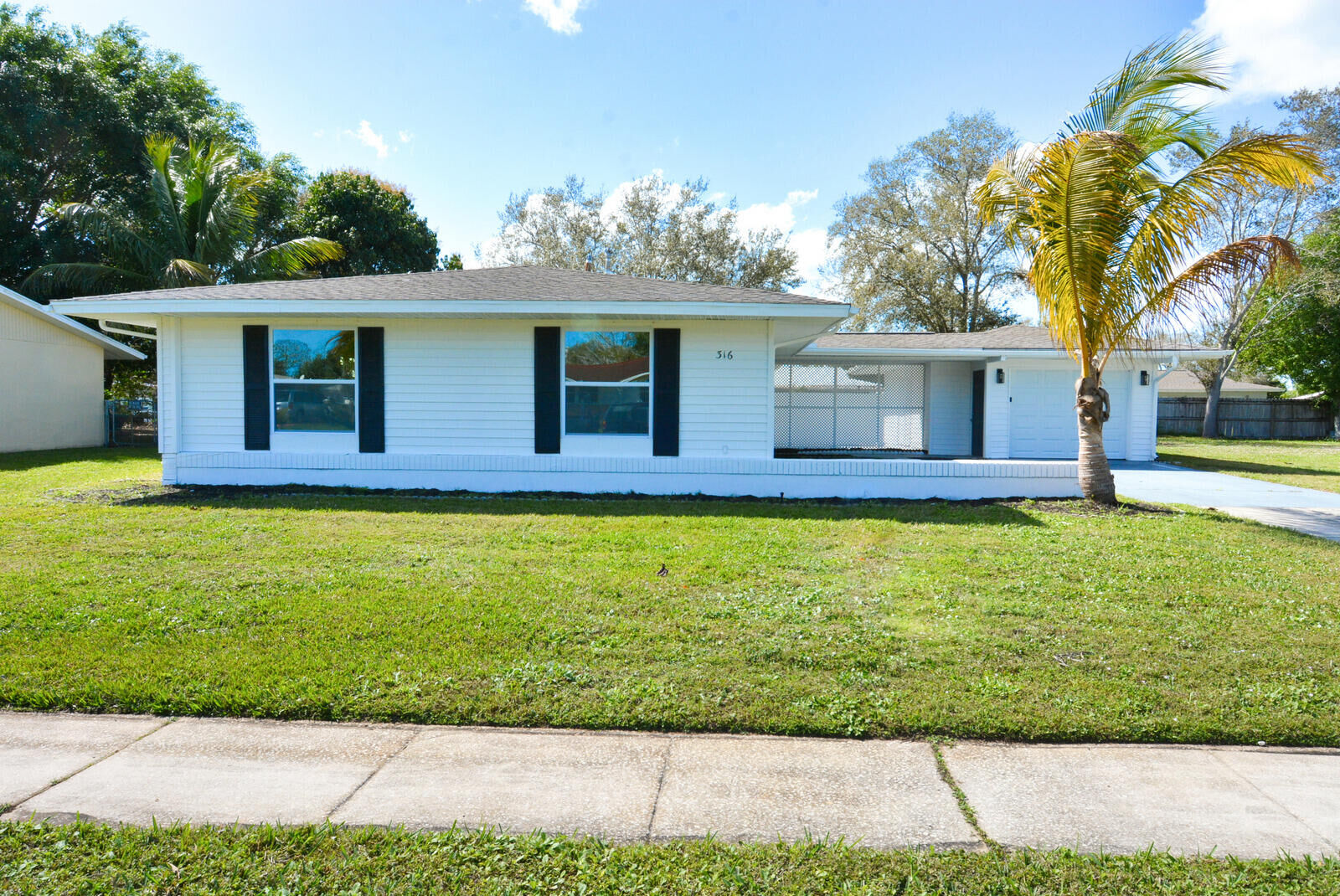 Property Photo:  316 NE Orchard Street  FL 34983 