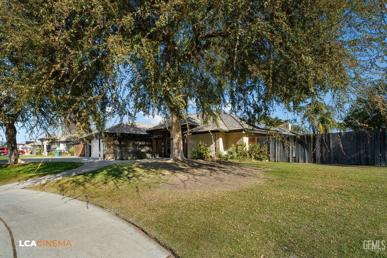 Property Photo:  2702 Tami Court  CA 93314 