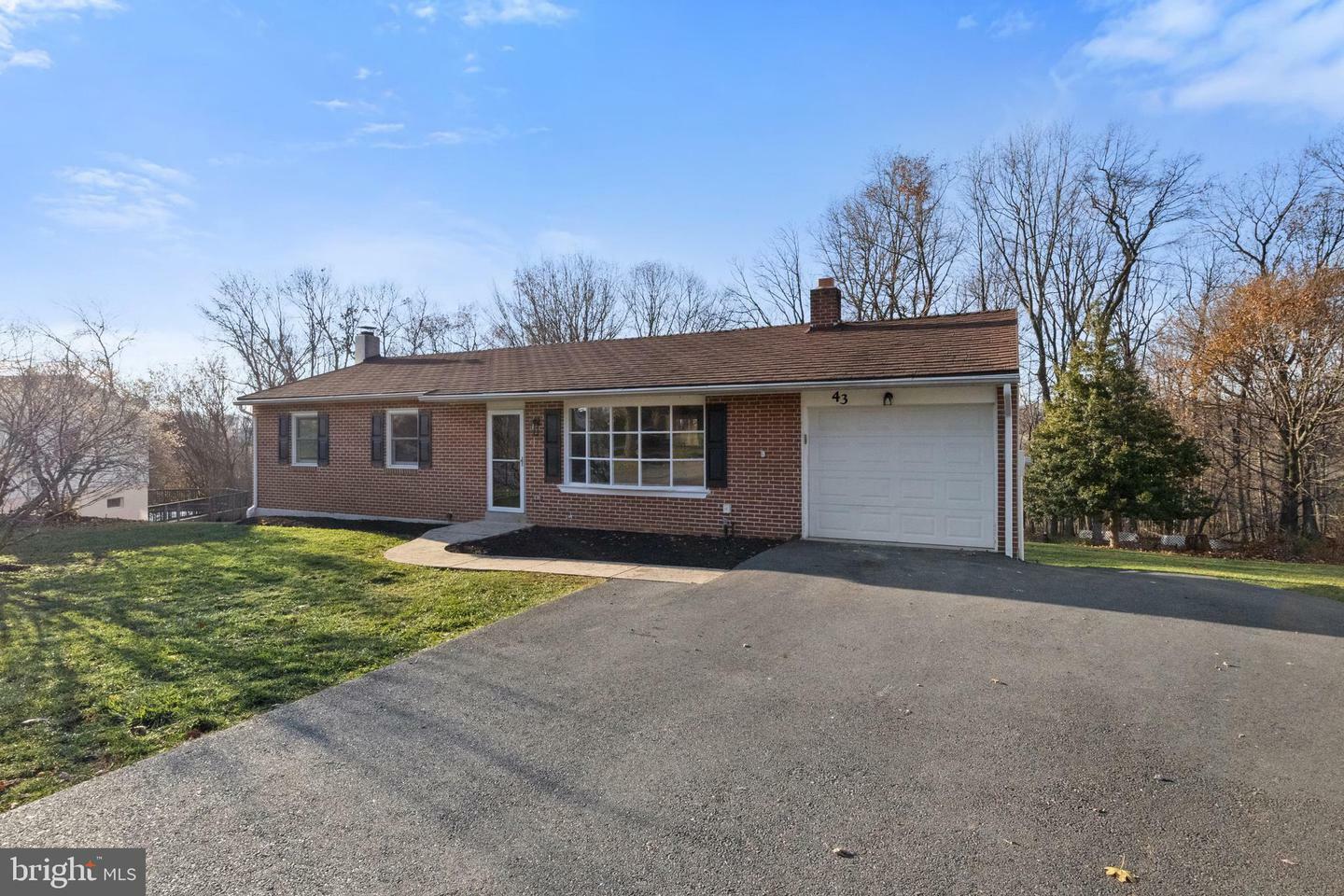 Property Photo:  43 Washington Road  PA 17349 