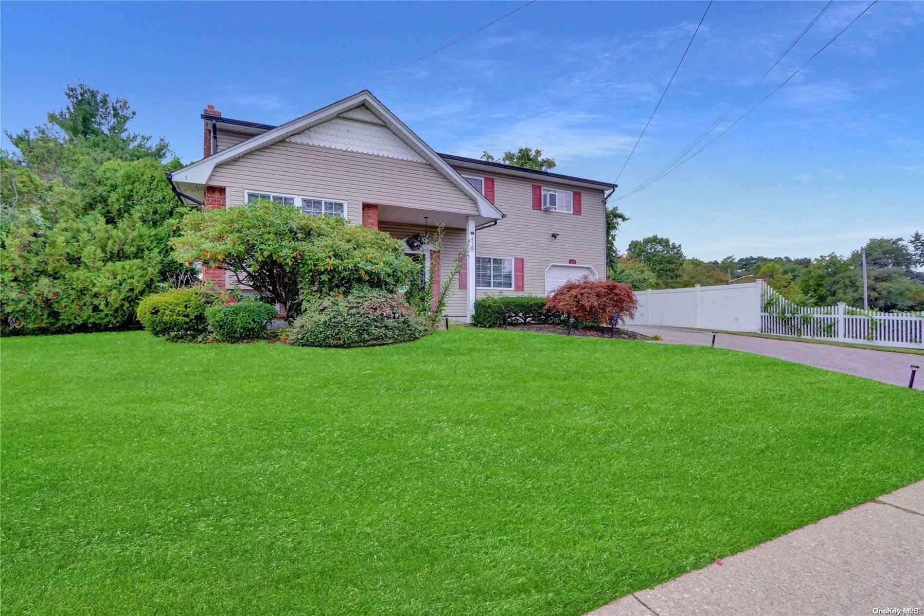 Property Photo:  428 Spangle Drive  NY 11703 