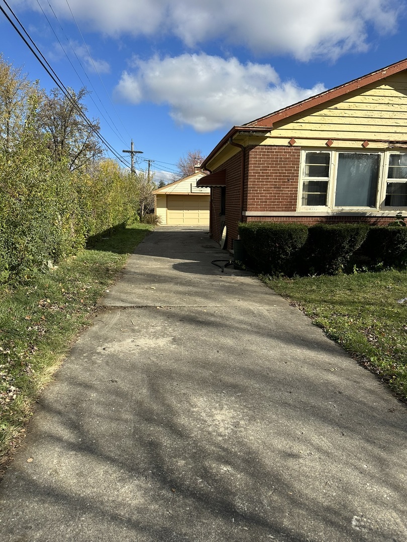 Property Photo:  1847 Boeger Avenue  IL 60154 