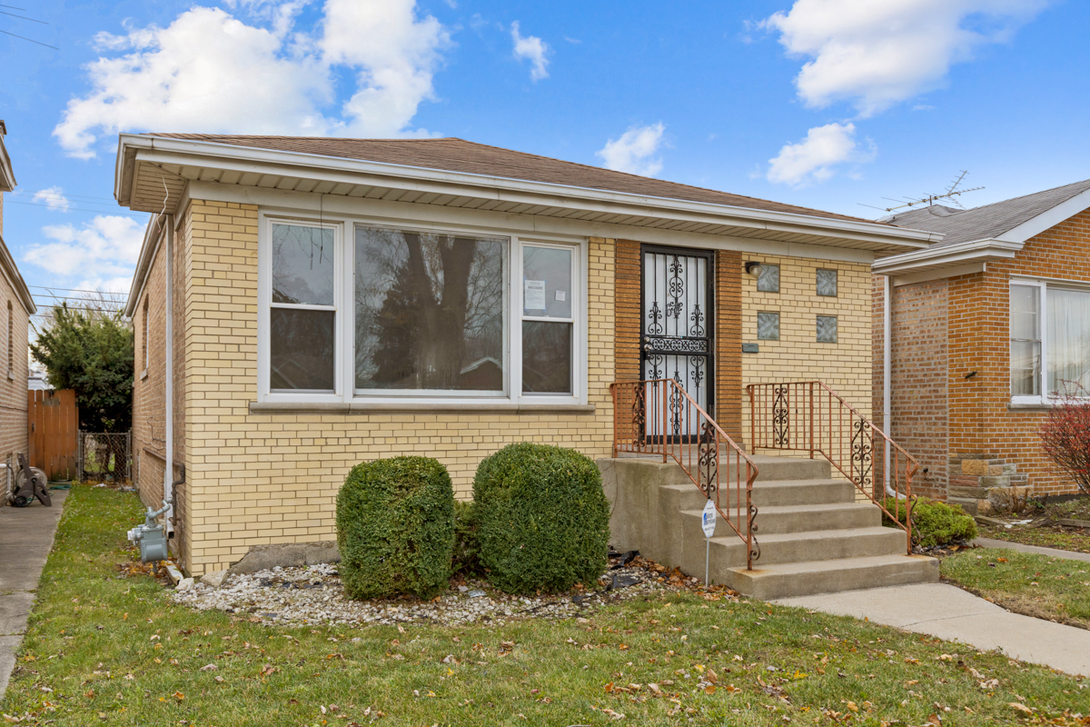 Property Photo:  62 E 144th Street  IL 60827 