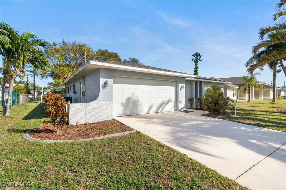 Property Photo:  2217 NE 3rd Street  FL 33909 