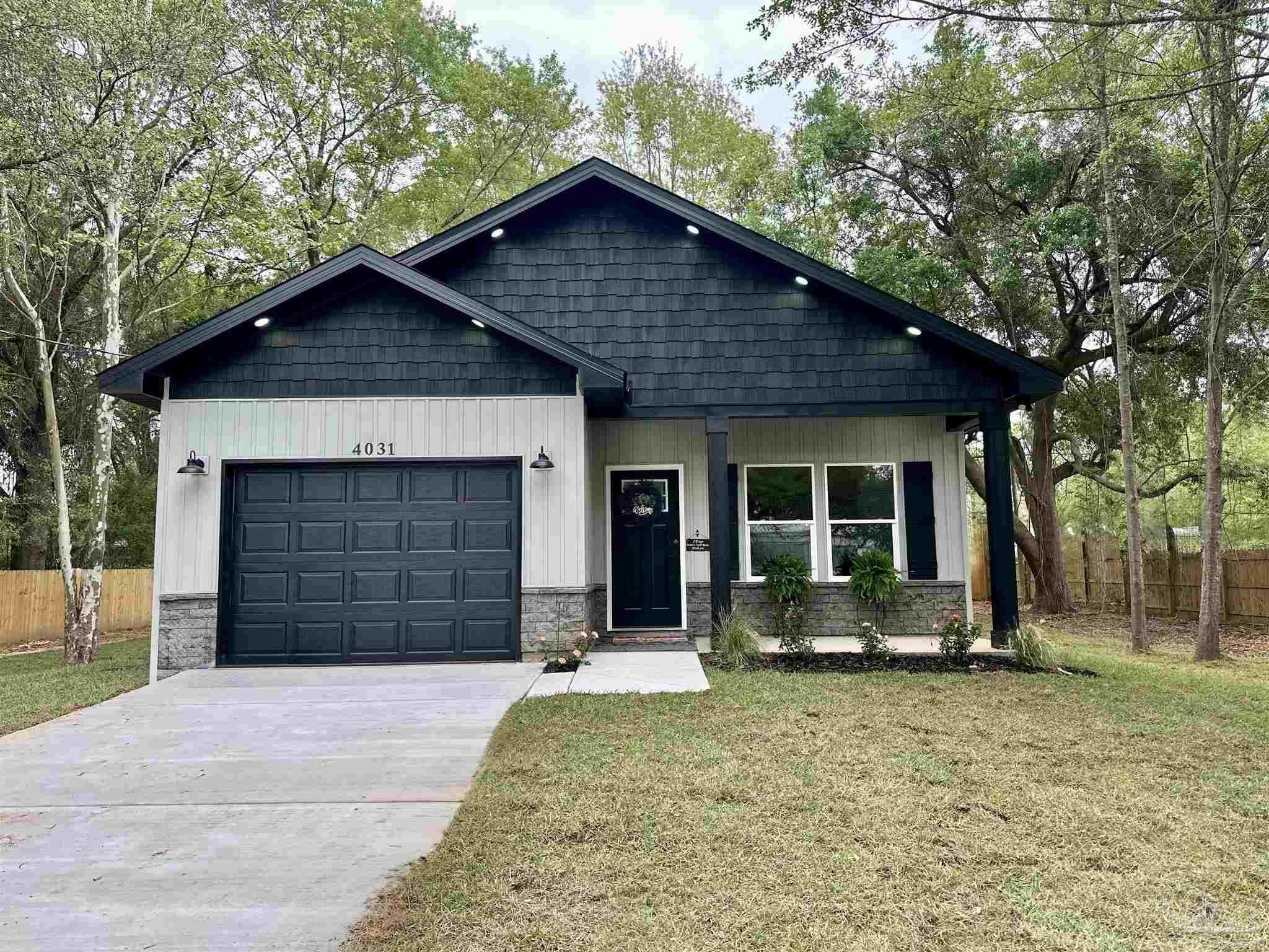 Property Photo: 4031 Charles Cir FL 32571