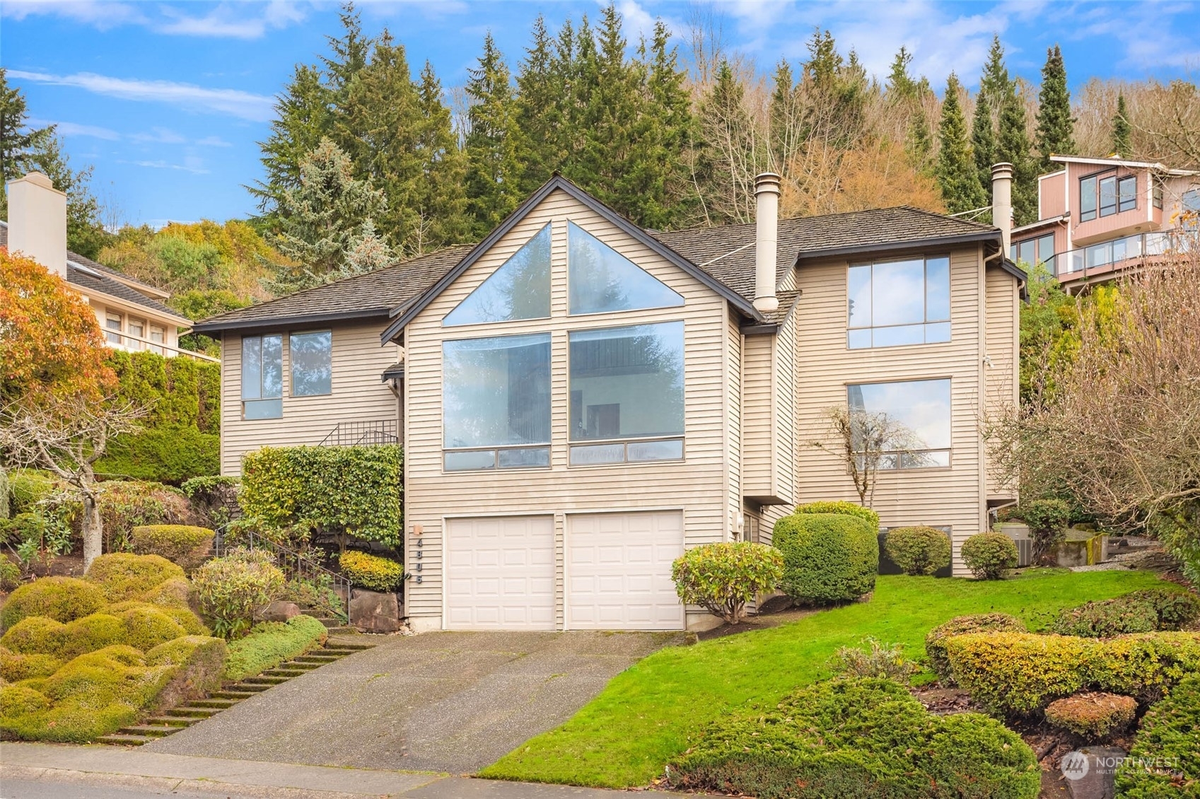 Property Photo:  4806 Somerset Drive SE  WA 98006 