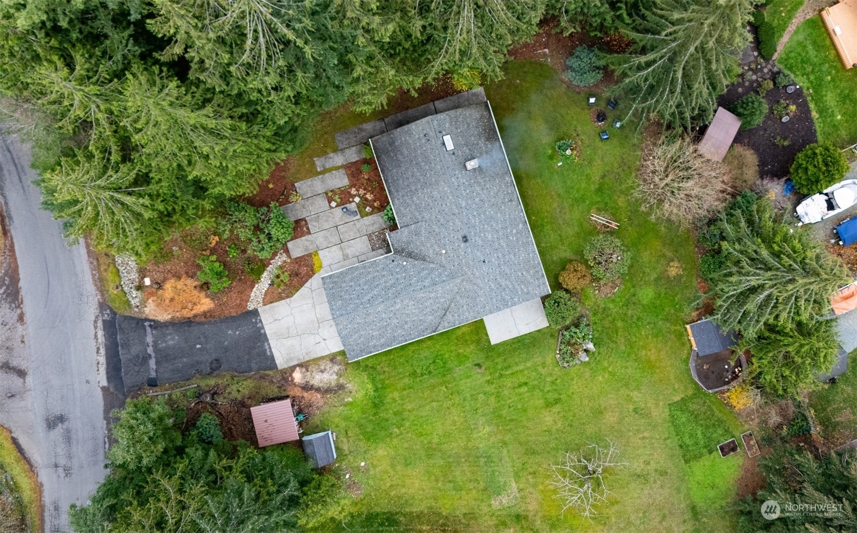 Property Photo:  721  Comanche Drive  WA 98273 