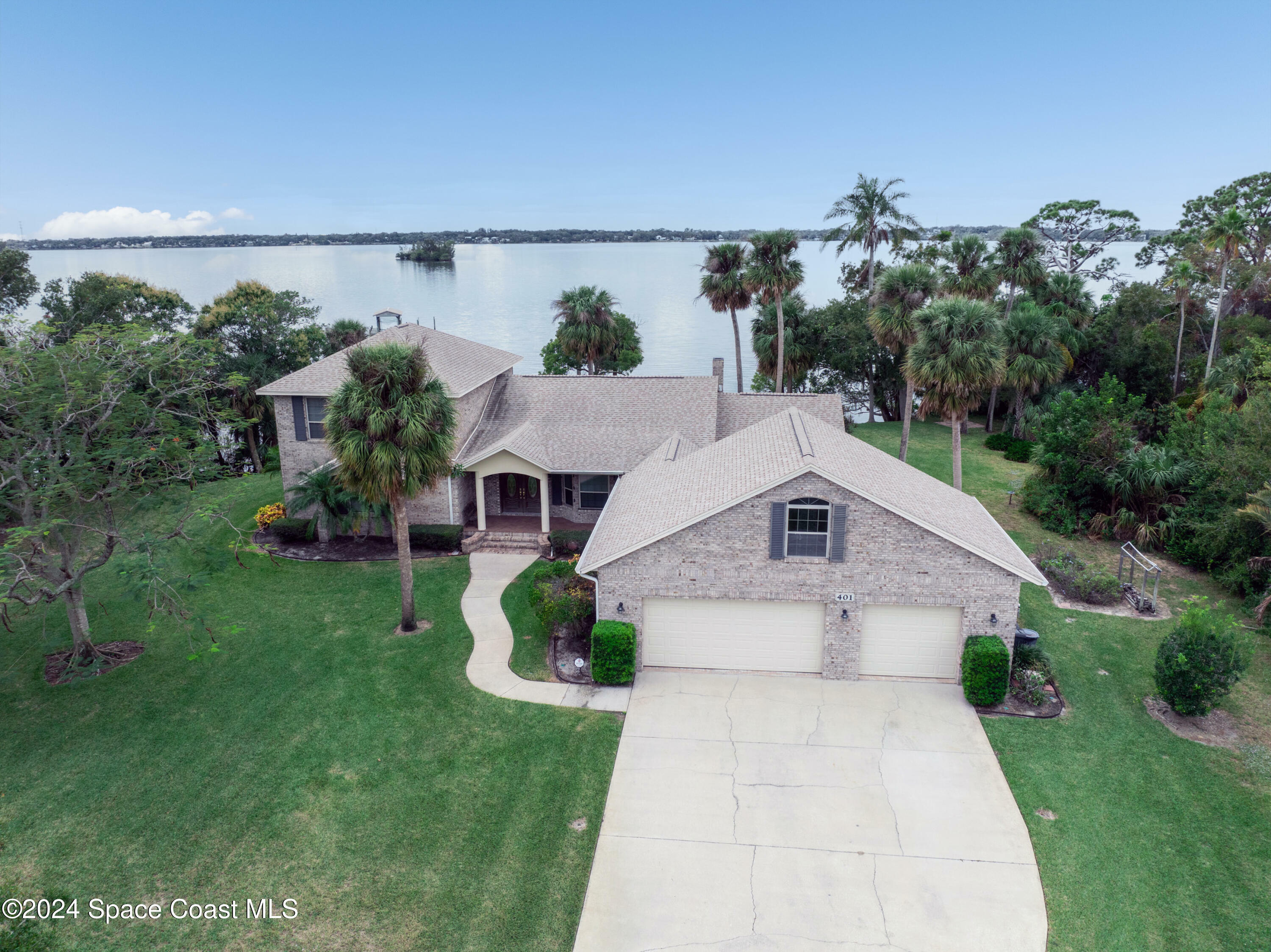 Property Photo:  401 Swann Grove Lane  FL 32952 