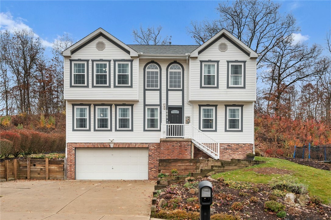Property Photo: 606 Fieldstone Drive PA 15108
