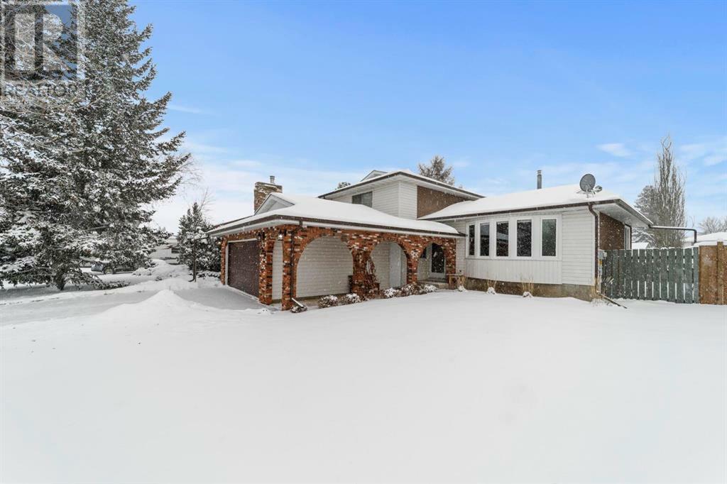 Property Photo:  3813 67 St Street  AB T4V 3S2 