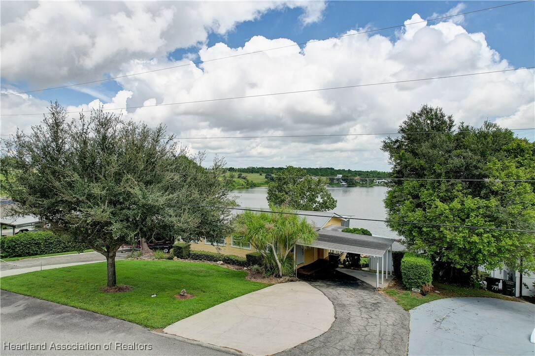 707 Lake Clay Drive S  Lake Placid FL 33852 photo