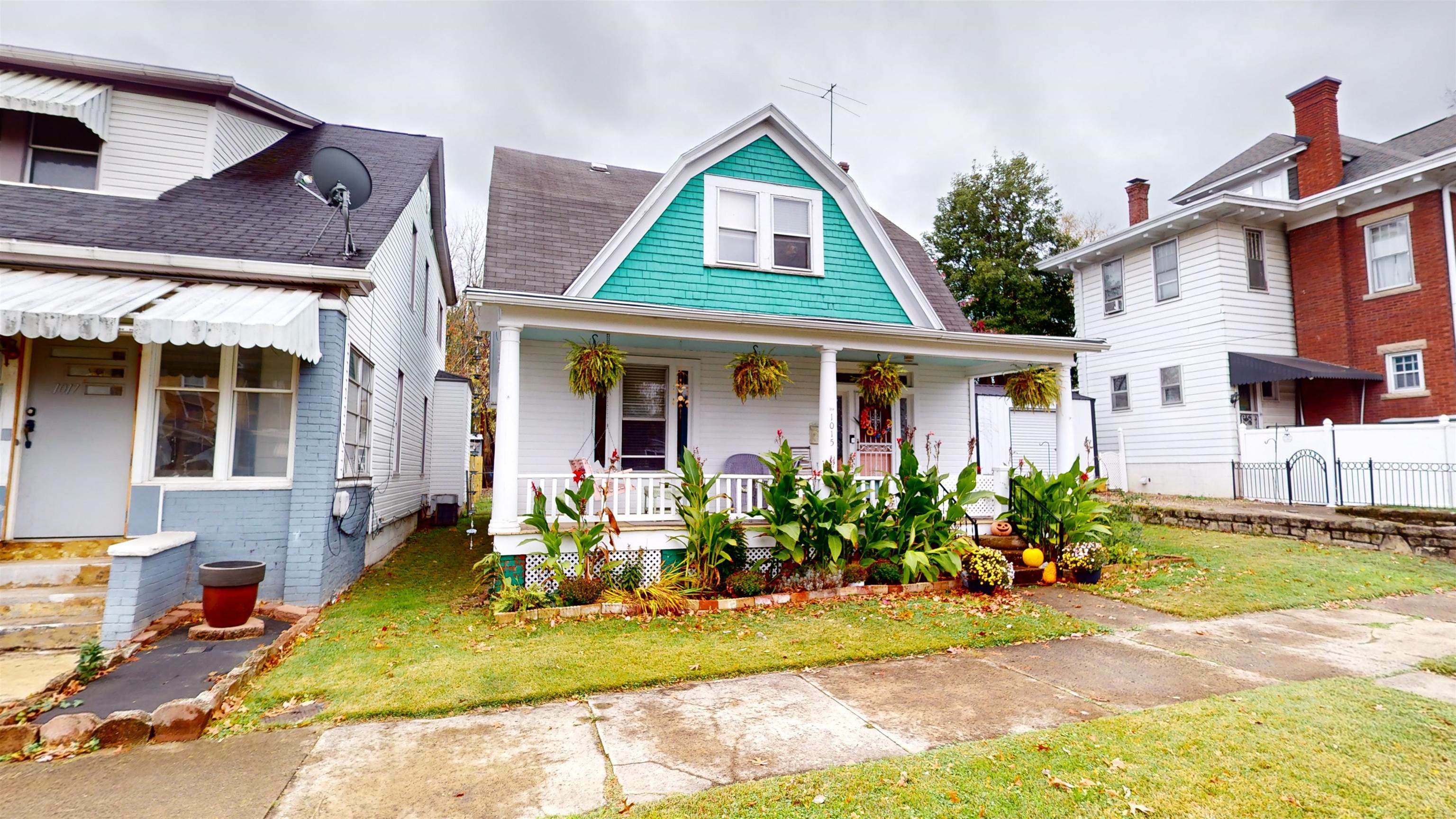 Property Photo:  1015 11th St  WV 25701 