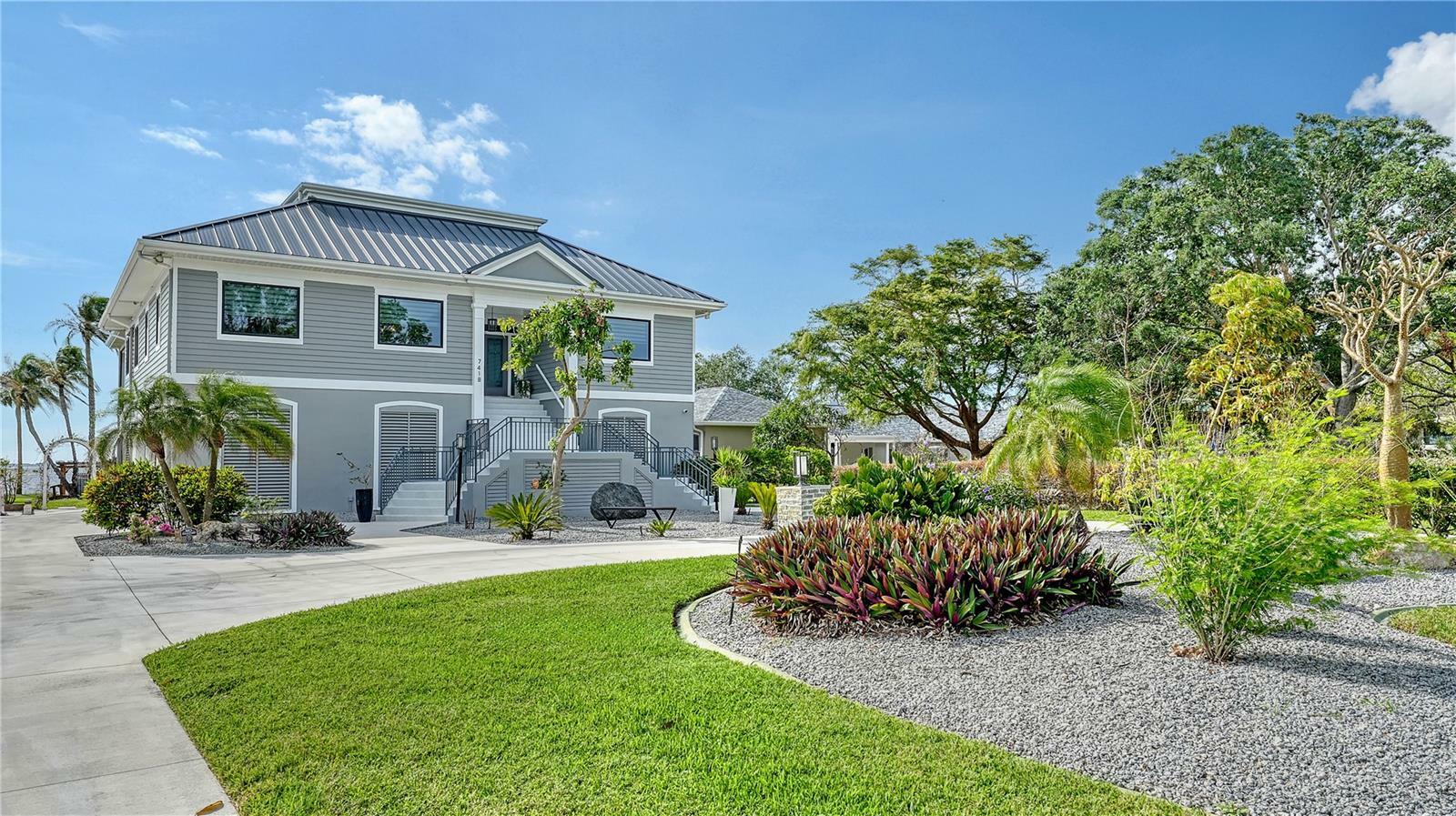 Property Photo:  7418 Westmoreland Drive  FL 34243 