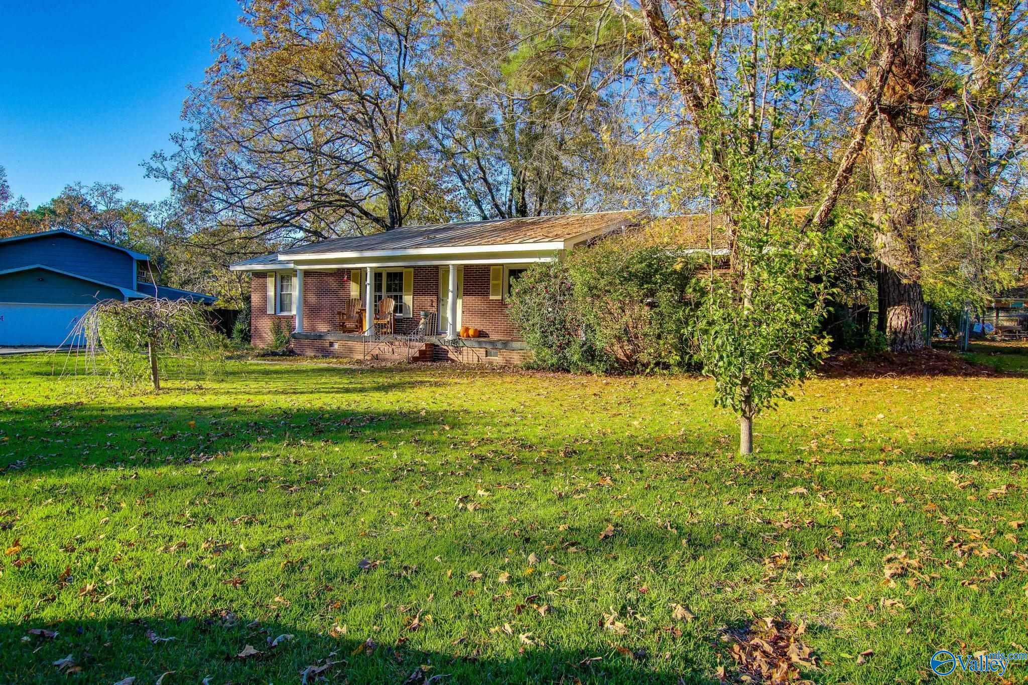 Property Photo:  403 Arcadia Street SW  AL 35640 