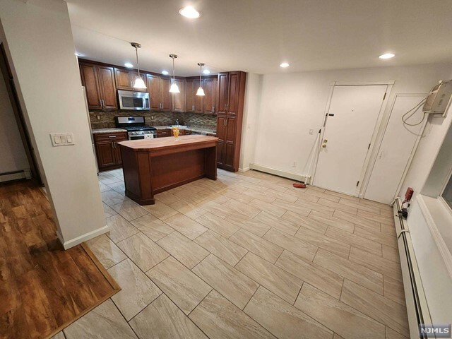 Property Photo:  13 South 3rd Street 2R  NJ 07029 