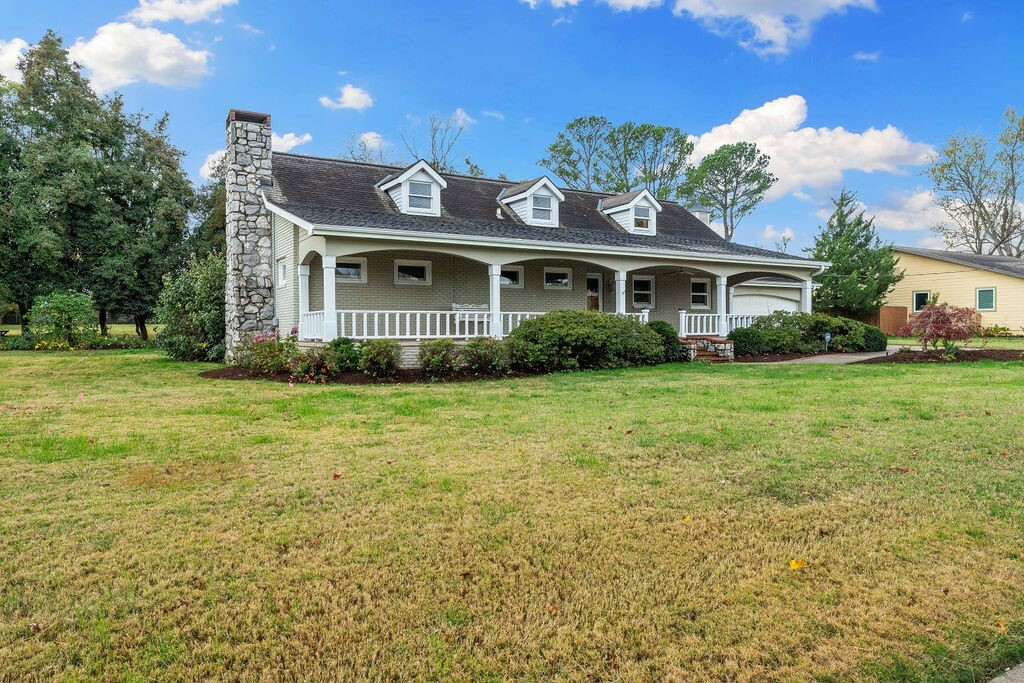 Property Photo:  707 Jefferson Street  AR 72712 