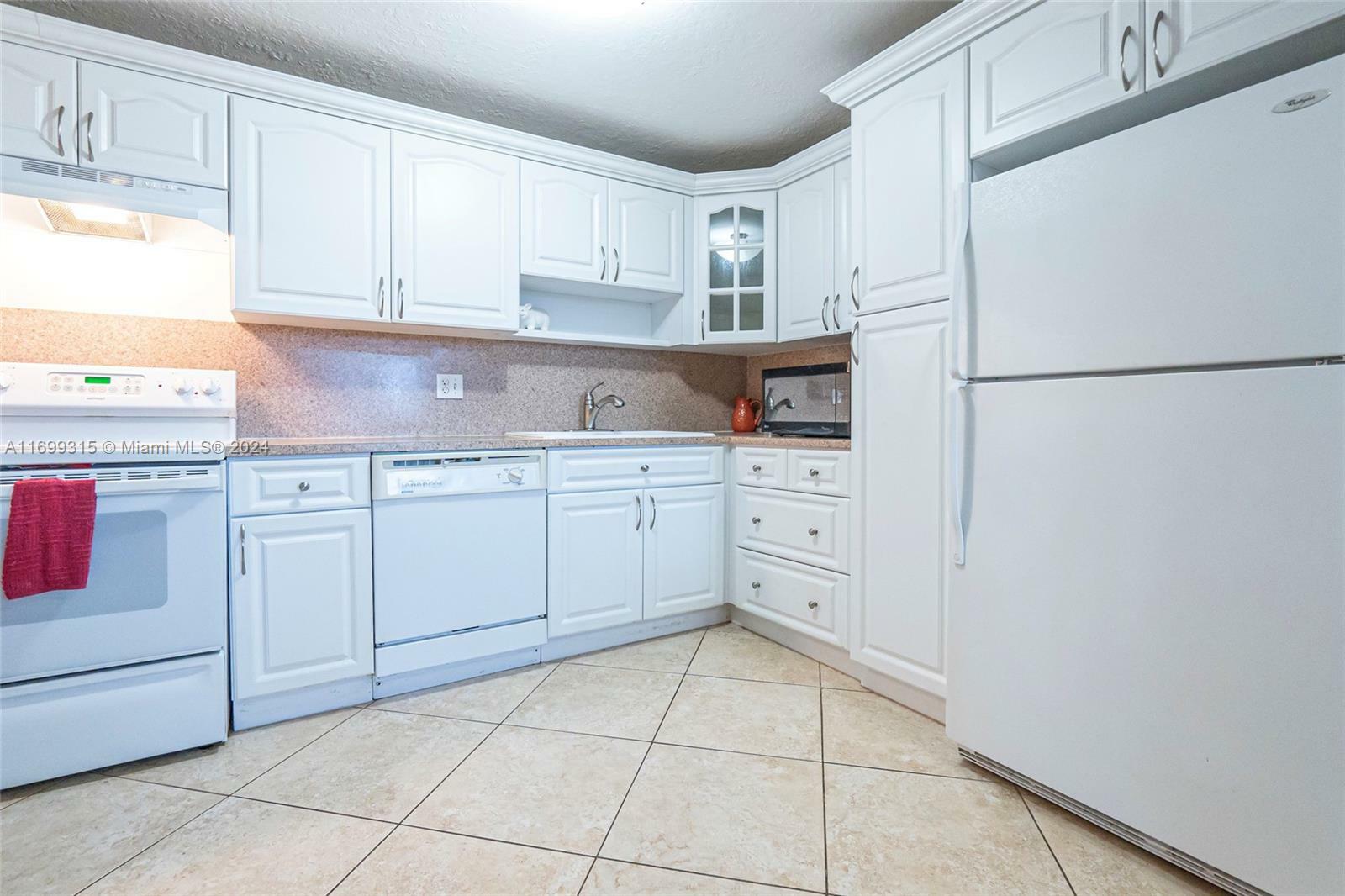 Property Photo:  1811 Jefferson St 810  FL 33020 