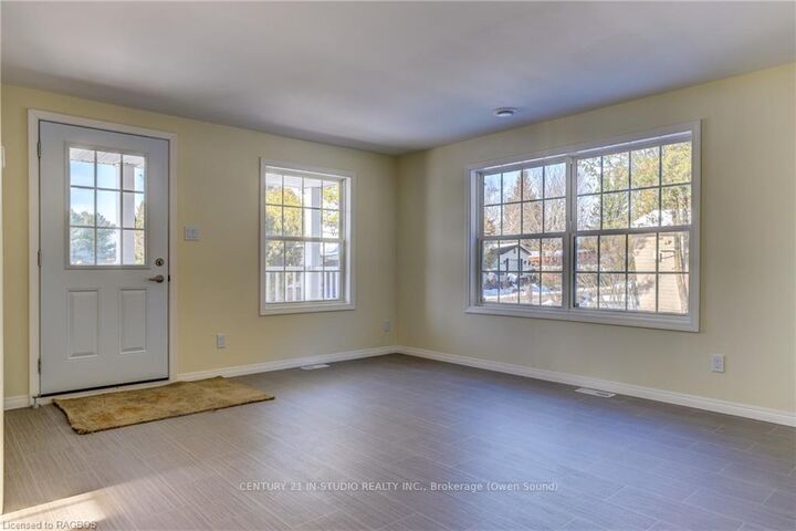 Photo de la propriété:  66 Sussex Square  ON N0H 1G0 