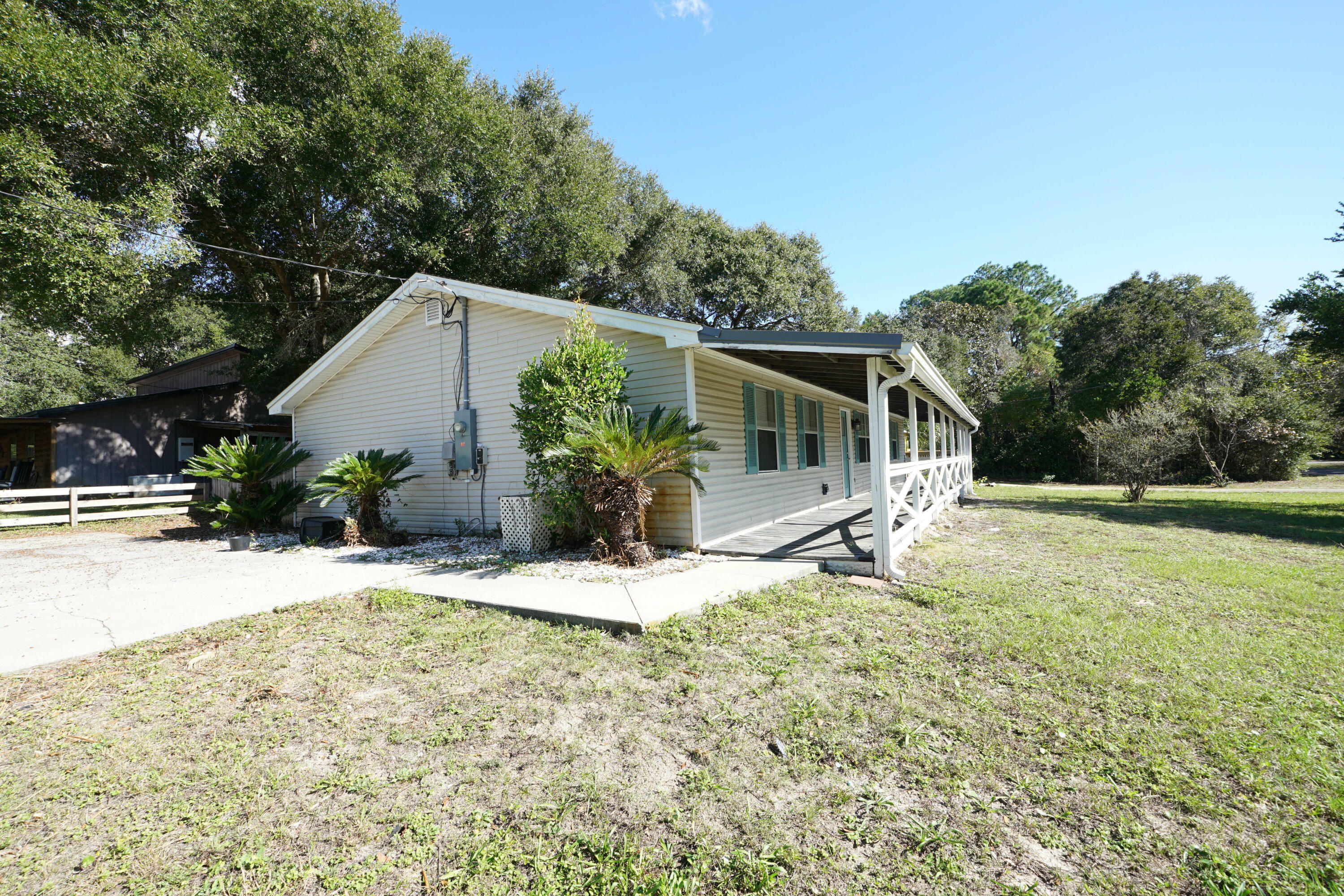 Property Photo:  309 NE Harris Road  FL 32547 