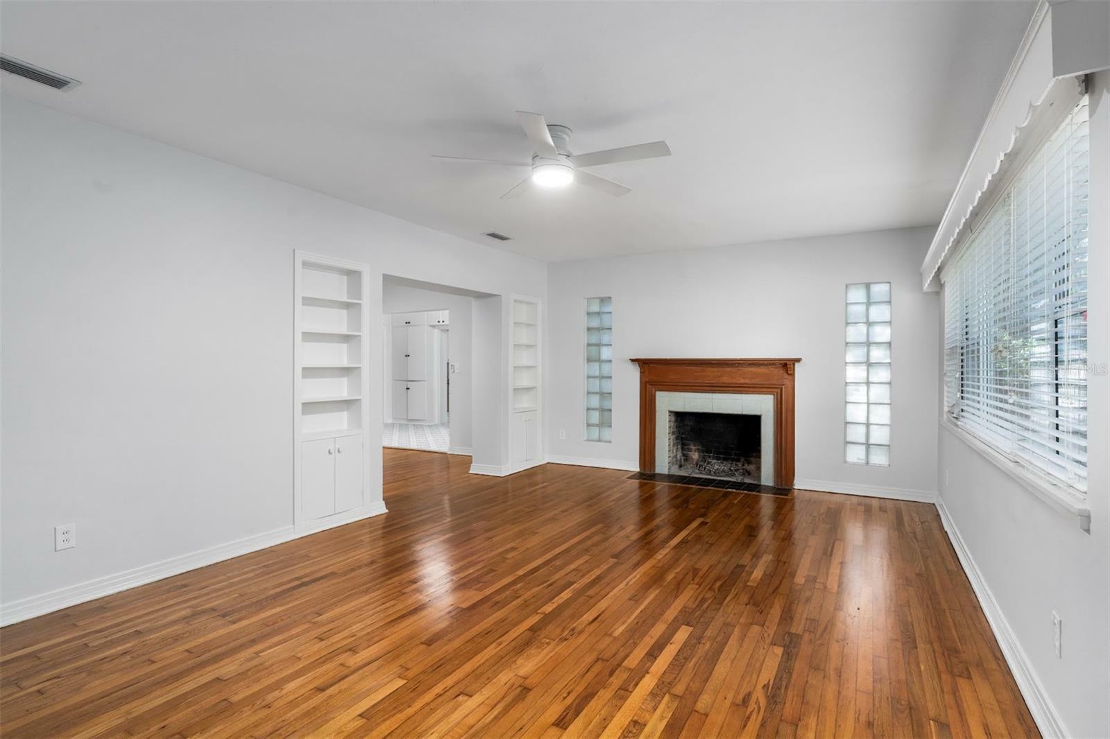 Property Photo: 1065 SW 11th Avenue FL 32601