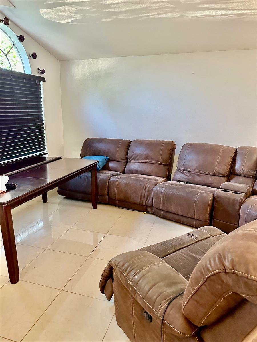 Property Photo:  2428 Berkshire Court  FL 34746 