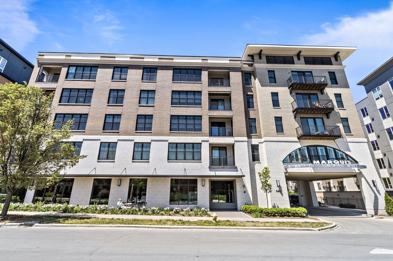 Property Photo: 940 Maple Avenue 306 IL 60515