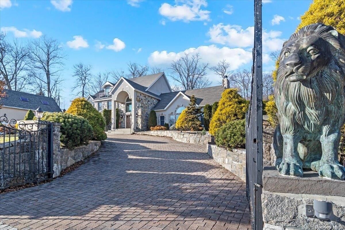 Property Photo:  463 N Lake Boulevard  NY 10541 