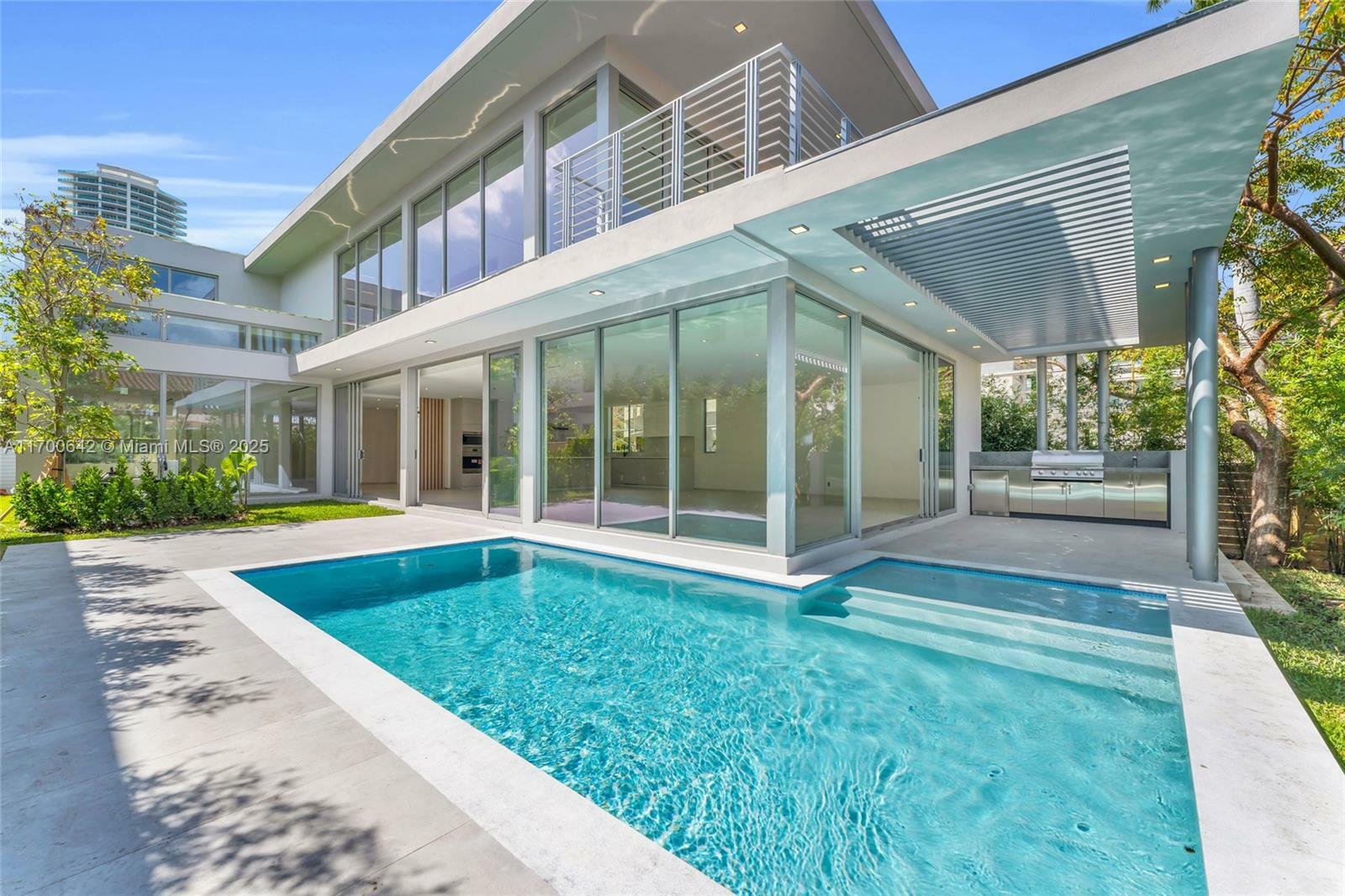Property Photo: 2110 S Miami Ave FL 33129