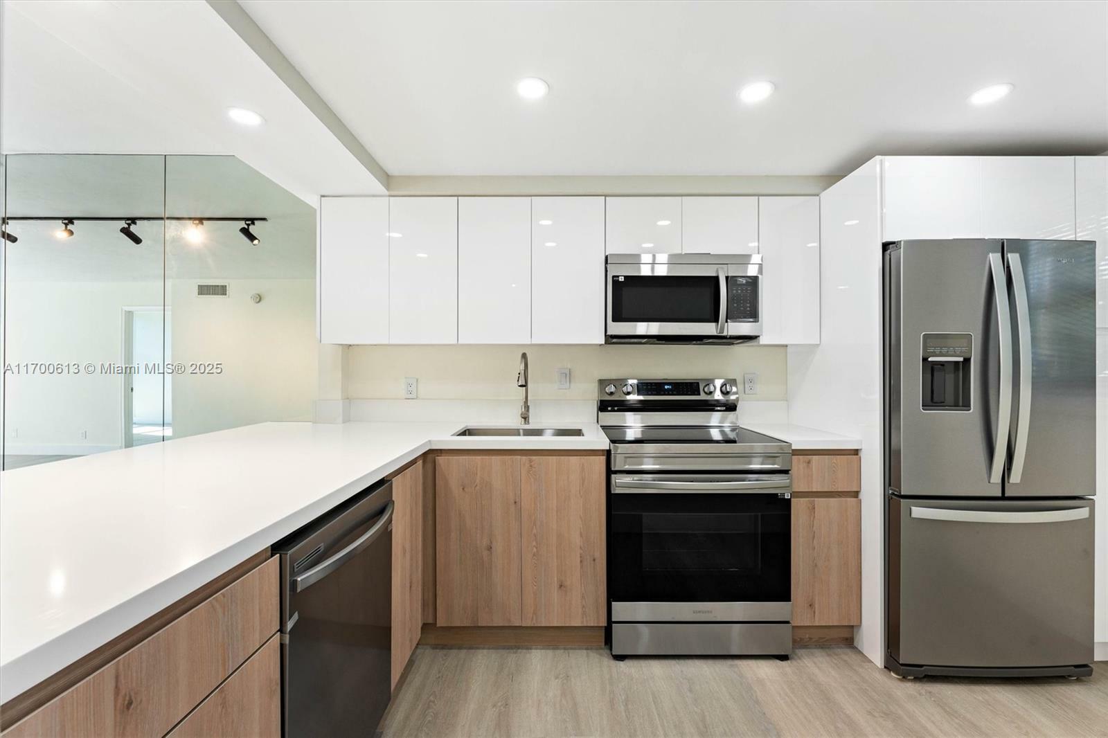 Property Photo: 367 S Federal Hwy A315 FL 33441